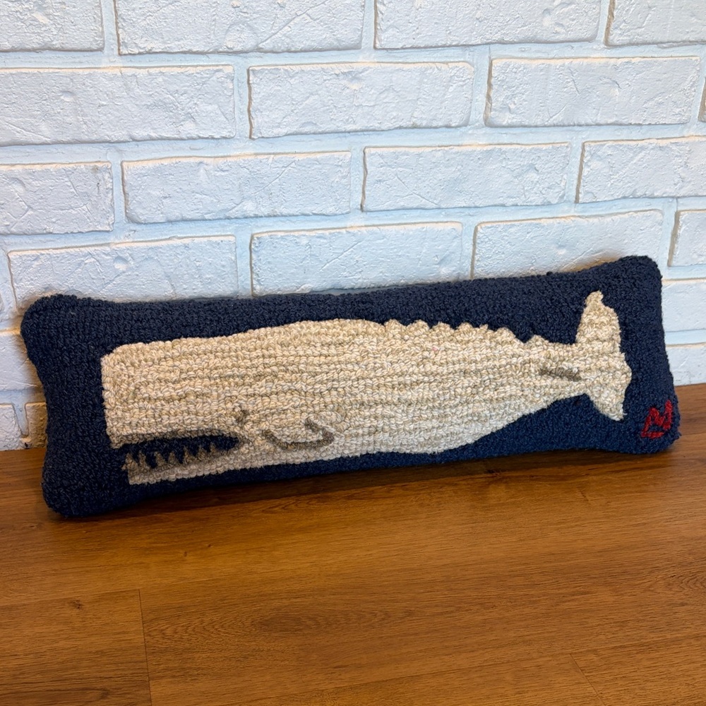 Chandler 4 Corners Classic Whale Hand-Hooked Wool Decorative Throw Pillow